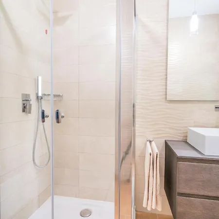 Acquario Elegance - 200 Mt Dalla