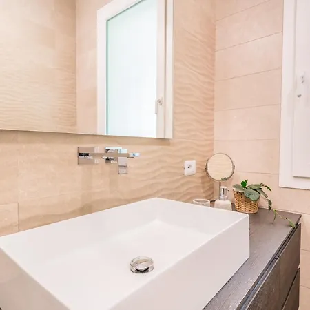 Willa Acquario Elegance - 200 Mt Dalla Torre delle Stelle