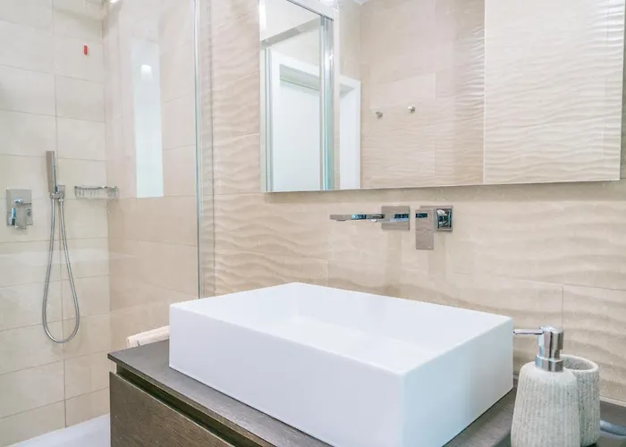 Villa Acquario Elegance - 200 Mt Dalla Torre delle Stelle